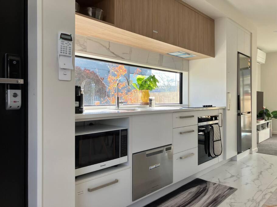 2-Bedroom Ensuite, Close To City, Comfortable, Accessible With Own Parking Крайстчёрч Экстерьер фото